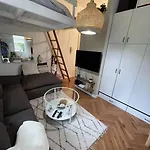 Beautiful Renovated Gallery Apartment