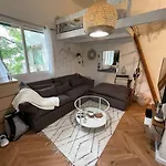 Beautiful Renovated Gallery Apartment