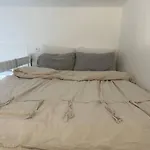 Beautiful Renovated Gallery Apartment