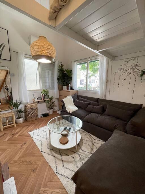 Beautiful Renovated Gallery * Tel Aviv