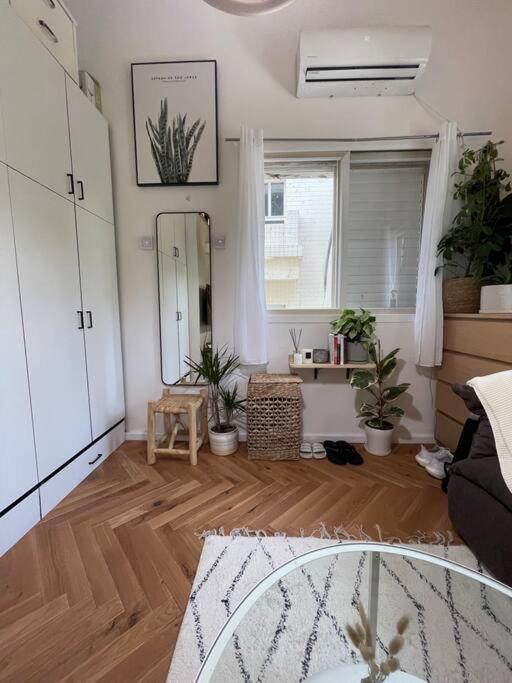 Beautiful Renovated Gallery *